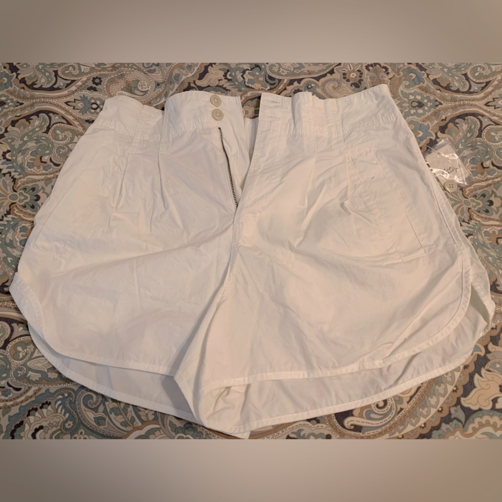 Free People cute new white shorts